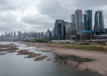 Εικόνα από τον ποταμό Yangtze κατά τη διάρκεια του καλοκαιριού του 2022 (φωτ.: EPA/Wu Hao)