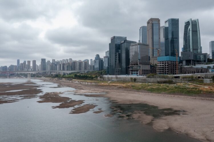 Εικόνα από τον ποταμό Yangtze κατά τη διάρκεια του καλοκαιριού του 2022 (φωτ.: EPA/Wu Hao)