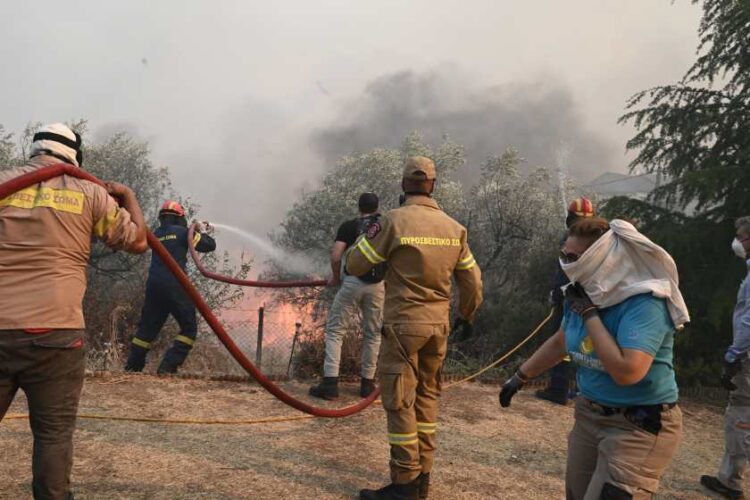 Μεγάλη αναζωπύρωση της πυρκαγιάς στην περιοχή της Νέας Αγχιάλου Μαγνησίας (φωτ.: Τατιάνα Μπόλαρη/ EUROKINISSI)