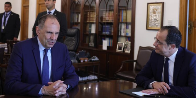 Πρώτη συνάντηση του προέδρου της Κυπριακής Δημοκρατίας Νίκου Χριστοδουλίδη με τον νέο υπουργό Εξωτερικών της Ελλάδας Γιώργο Γεραπετρίτη (Φωτ.: twitter.com/GreeceMFA)