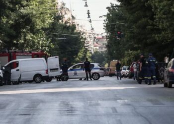 Εικόνα από την περιοχή όπου σημειώθηκε έκρηξη στην Αθήνα (φωτ.:
Κώστας Τζούμας/ EUROKINISSI)