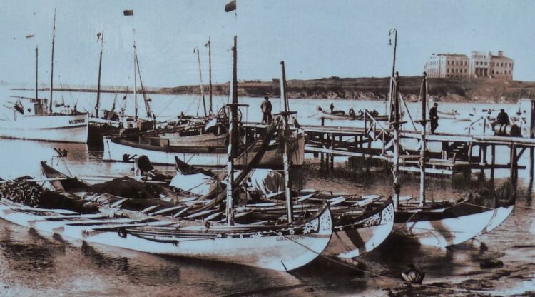 Σαντάλες, οι βάρκες που «όργωναν» τη Θάλασσα της Προποντίδας 
(πηγή: ramsravensandwrecks.blogspot.com)