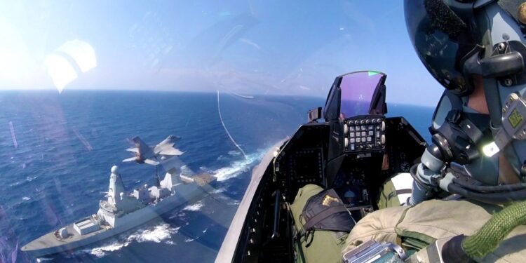 Συνεκπαίδευση Αεροσκαφών της Πολεμικής Αεροπορίας με την SNMG2 (φωτ.: geetha.mil.gr)
