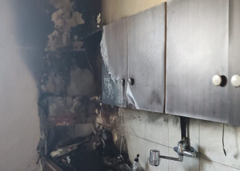 Κατεστραμμένα ντουλάπια κουζίνας στο κτήριο των «Ακριτών» Επταμύλων Σερρών (φωτ.: Facebook / Ακρίτες Σερρών)