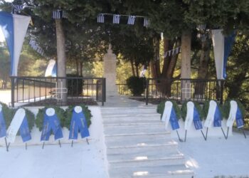 Στο μνημείο των 14 εκτελεσθέντων πραγματοποιήθηκε κατάθεση στεφάνων (φωτ.: facebook/Δήμος Παύλου Μελά)