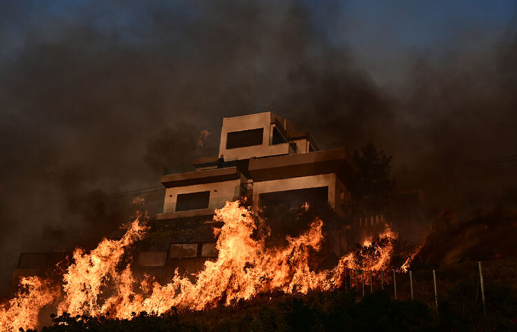 Φωτιά στον Νέο Κουβαρά Αττικής (φωτ.: EUROKINISSI / Μιχάλης Καραγιάννης)