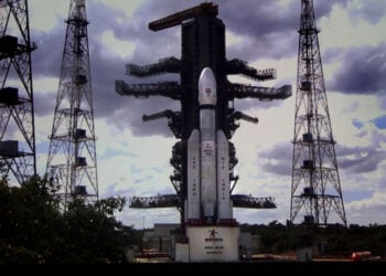 Λίγο πριν από την εκτόξευση του πυραύλου LVM3 που μετέφερε στο Διάστημα το διαστημόπλοιο Chandrayaan-3 (φωτ.: EPA / Piyal Adhikary)