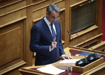 Ο πρωθυπουργός απευθύνεται στην Ολομέλεια (φωτ. αρχείου: EUROKINISSI / Βασίλης Ρεμπάπης)