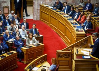 Ο Κυριάκος Μητσοτάκης στο βήμα της Βουλής (φωτ.: EUROKINISSI/Γιώργος Κονταρίνης)