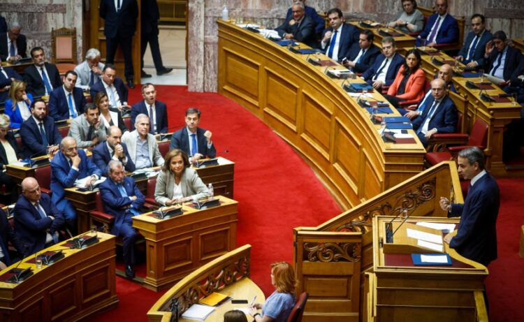 Ο Κυριάκος Μητσοτάκης στο βήμα της Βουλής (φωτ.: EUROKINISSI/Γιώργος Κονταρίνης)