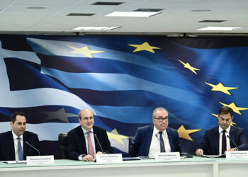 Η ηγεσία του υπουργείου Εθνικής Οικονομίας και Οικονομικών για την παρουσίαση του οικονομικού νομοσχεδίου (φωτ.: EUROKINISSI / Μιχάλης Καραγιάννης)