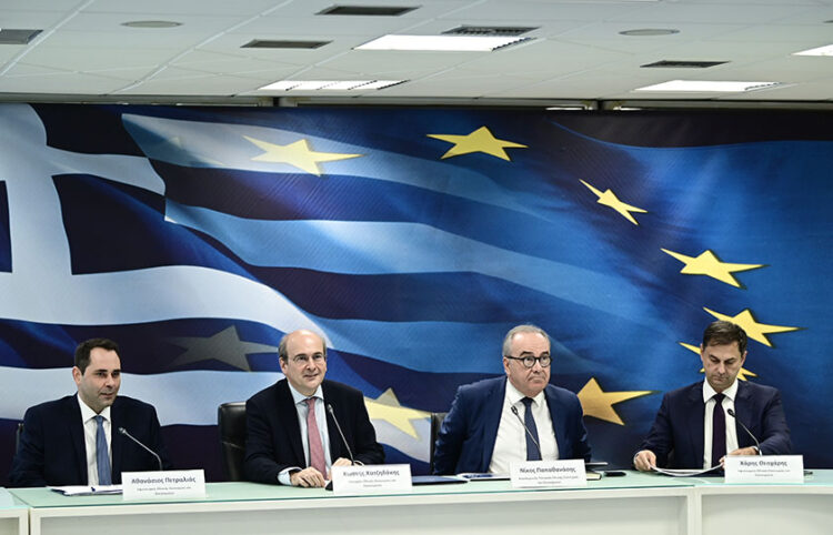 Η ηγεσία του υπουργείου Εθνικής Οικονομίας και Οικονομικών για την παρουσίαση του οικονομικού νομοσχεδίου (φωτ.: EUROKINISSI / Μιχάλης Καραγιάννης)