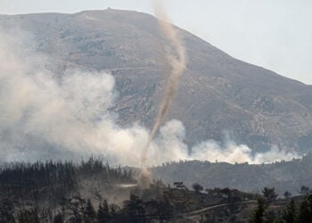 Εικόνα από την πυρκαγιά στην Ρόδο(φωτ.: Eurokinissi / Αργύρης Μαντίκος)