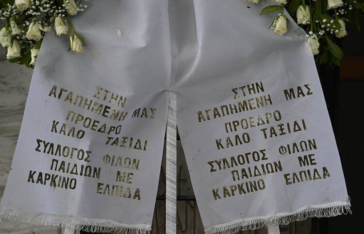 Στεφάνι για τη Μαριάννα Βαρδινογιάννη στο Α' Νεκροταφείο Αθηνών (φωτ.: EUROKINISSI / Τατιάνα Μπόλαρη)