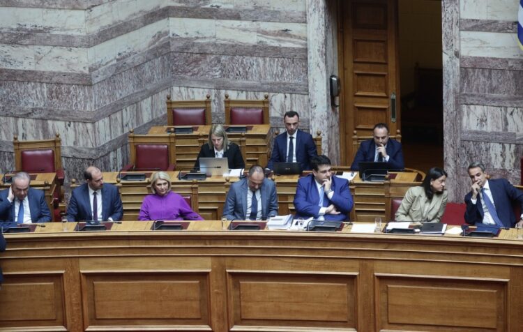Στελέχη της Νέας Δημοκρατίας κατά τη συζήτηση στη Βουλή για το νομοσχέδιο των Ελλήνων του εξωτερικού (φωτ.: EUROKINISSI/Βασίλης Ρεμπάπης)