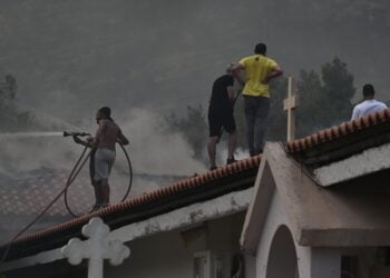 Πυρκαγιά στην Πάρνηθα (φωτ.: Eurokinisi/Τατιάνα Μπόλαρη)