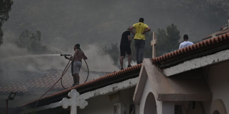 Πυρκαγιά στην Πάρνηθα (φωτ.: Eurokinisi/Τατιάνα Μπόλαρη)