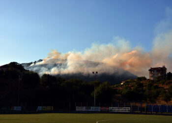 Φωτιά στο Μαίναλο, πολύ κοντά στην Τρίπολη (φωτ.: arcadiaportal.gr / EUROKINISSI)