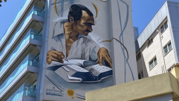 Η τοιχογραφία δημιουργήθηκε στον πλαϊνό τοίχο ενός ξενοδοχείου στο κέντρο του Ηρακλείου (φωτ.: ΑΠΕ-ΜΠΕ)