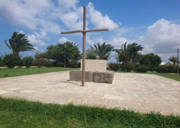 Ο τάφος του Νίκου Καζαντζάκη βρίσκεται στο υψηλότερο σημείο του Ηρακλείου, πάνω στα ενετικά τείχη στον προμαχώνα Μαρτινένγκο, με θέα όλη την πόλη του Ηρακλείου (φωτ.: facebook.com/kosuke.fukuda.3)