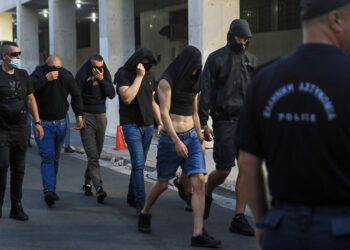 Μεταφορά των συλληφθέντων Κροατών από τα εγκληματολογικά εργαστήρια στη ΓΑΔΑ (φωτ.: EUROKINISSI / Γιάννης Παναγόπουλος)