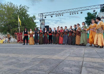 Το χορευτικό του Ποντιακού Εκπολιτισμού Μορφωτικού Συλλόγου Απανταχού Ξηροποταμιτών Θεσσαλονίκης στο 3ο Αντάμωμα των Ποντίων του Ατά Παζάρ (φωτ.: Facebook / Αθάνατο Νούδα)