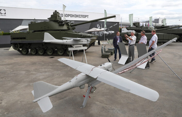 Ρωσικά drone Orlan-10 E στο διεθνές φόρουμ «Army-2023» (φωτ.: EPA / Yuri Kochetkov)