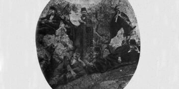 Οργανοπαίκτες των Κοτυώρων με παραθεριστές στο Τσάμπασι, τον Ιούλιο του 1906 (πηγή: «Από τη ζωή του Πόντου: Λαογραφικά Κοτυώρων», του Ξενοφώντα Άκογλου)