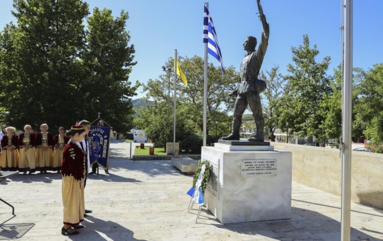 Στιγμιότυπο από παλιότερη κατάθεση στεφάνων κατά την ημέρα μνήμης της Γενοκτονίας των Ελλήνων της Μικράς Ασίας (φωτ. αρχείου: Δήμος Ωραιοκάστρού)