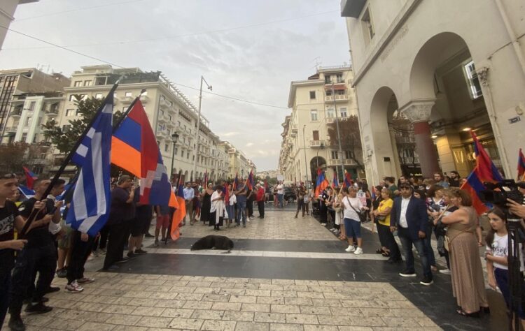 Πλήθος κόσμου διαμαρτυρήθηκε για τη στρατιωτική επιχείρηση του Αζερμπαϊτζάν στο Αρτσάχ (φωτ.: Άννα Μαρία Αλεξανιάν)