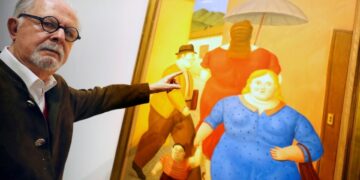 Ο Φερνάντο Μποτέρο με έναν από τους πίνακές του (φωτ.: EPA/Javier Lizon)