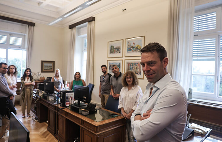 Επίσκεψη του Στέφανου Κασσελάκη στα γραφεία του ΣΥΡΙΖΑ στη Βουλή (φωτ.: EUROKINISSI / Γιώργος Κονταρίνης)