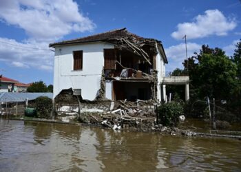 Κατεστραμμένο σπίτι στον Παλαμά Καρδίτσας (φωτ.: EUROKINISSI/Μιχάλης Καραγιάννης)