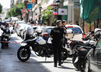 Η αστυνομία απέκλεισε αμέσως το σημείο της δολοφονίας στον Πειραιά (φωτ.: EUROKINISSI/Γιάννης Παναγόπουλος)