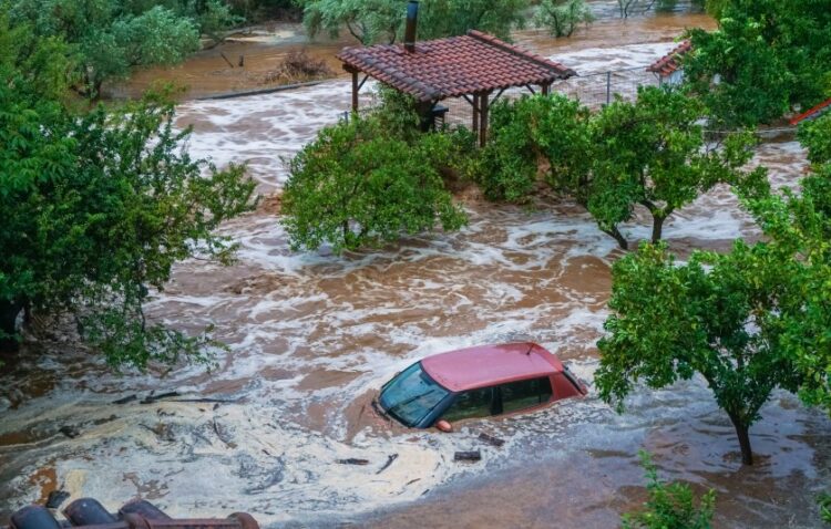 Πλημμύρα στο παραθαλάσσιο χωριό Μηλίνα, στο Πήλιο (φωτ.: EUROKINISSI/Θανάσης Καλλιάρας)
