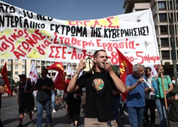 Στιγμιότυπο από την πορεία στο κέντρο της Αθήνας (φωτ.: EUROKINISSI/Βασίλης Ρεμπάπης)