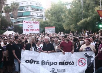 Στιγμιότυπο από την πορεία της Αθήνας (φωτ.: EUROKINISSI/Τατιάνα Μπόλαρη)