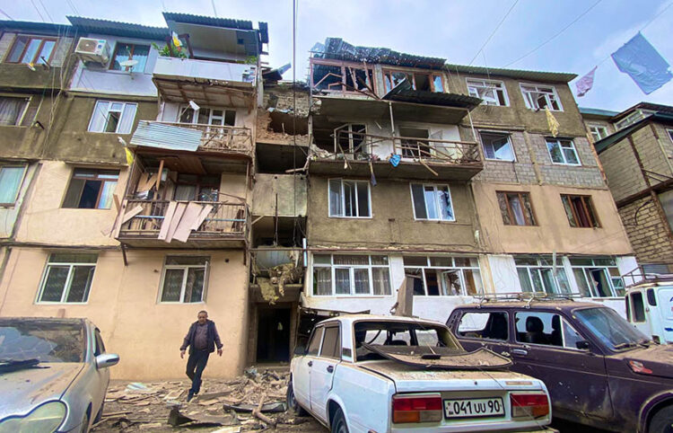 Από τους βομβαρδισμούς στην πρωτεύουσα του Ναγκόρνο Καραμπάχ, Στεπανακέρτ (πηγή: X / Siranush Sargsyan)