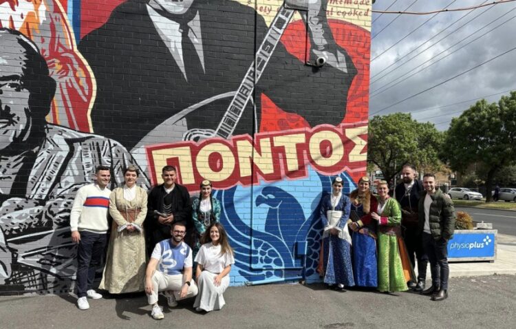 Η λέξη «Πόντος» με τον μονοκέφαλο αετό κοσμεί την τοιχογραφία για τον ελληνισμό του Footscray (φωτ.: facebook/Pontiaki Estia Melbourne)