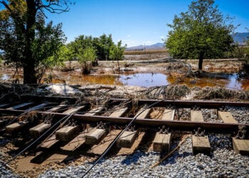 Καταστροφές στις σιδηροδρομικές γραμμές στο ύψος του Αρμενίου (φωτ.: EUROKINISSI / Λεωνίδας Τζέκας)