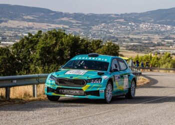 Το δίδυμο Τσολακίδης-Πολυζώης κέρδισε τον αγώνα με το Skoda Fabia RS Rally2 (φωτ.: facebook/Αυτοκινητιστικός Όμιλος Θεσσαλονίκης)