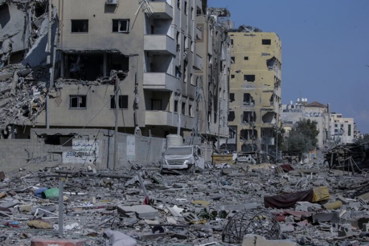 Περιοχή στη Γάζα που έχει καταστραφεί από τις ισραηλινές αεροπορικές επιδρομές (φωτ.: EPA/Mohammed Saber)