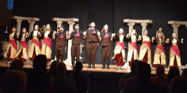 Η νεολαία της ομογένειας στο Χιούστον του Τέξας παρουσιάζει παραδοσιακούς ελληνικούς χορούς στο 57ο Ελληνικό Φεστιβάλ (φωτ.: ekirikas.com/Ηλίας Νεοφυτίδης)