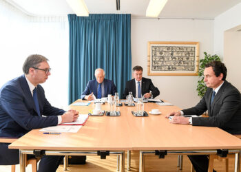 Στιγμιότυπο από τη συνάντηση του Ζοζέπ Μπορέλ με τον Αλεξάνταρ Βούτσιτς και τον Άλμπιν Κούρτι (φωτ.: European Union)