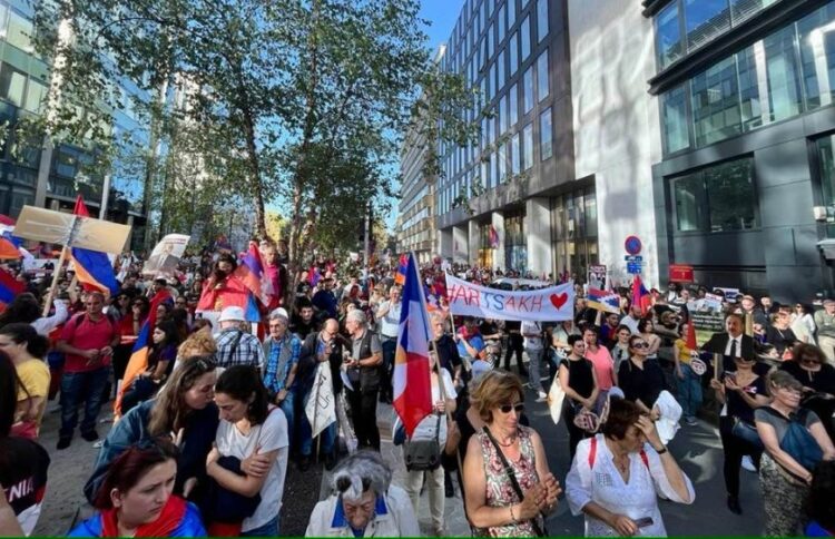 Αρμένιοι από όλη την Ευρώπη συγκεντρώθηκαν στις Βρυξέλλες για τη διαμαρτυρία (φωτ.: facebook/Europeans for Artsakh)