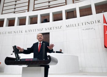 Ο Ρετζέπ Ταγίπ Ερντογάν απευθύνεται στην Εθνοσυνέλευση, κατά την πρώτη συνεδρίαση για τη νέα κοινοβουλευτική περίοδο (φωτ.: Προεδρία της Δημοκρατίας της Τουρκίας)