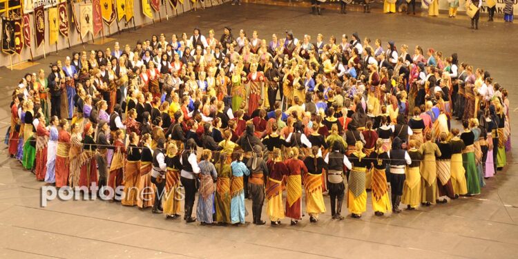 Από παλαιότερο Φεστιβάλ Ποντιακών Χορών της ΠΟΕ (φωτ. αρχείου: Φίλιππος Φασούλας)