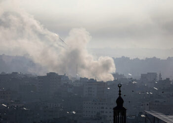 Ρουκέτες της Χαμάς εκτοξεύονται από τη Γάζα εναντίον του Ισραήλ (φωτ.: EPA / Mohammed Saber)