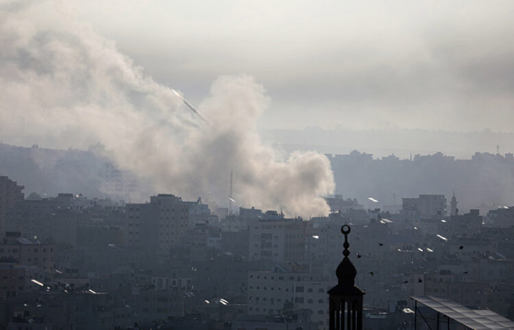 Ρουκέτες της Χαμάς εκτοξεύονται από τη Γάζα εναντίον του Ισραήλ (φωτ.: EPA / Mohammed Saber)