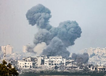 Συνεχίζονται οι ισραηλινοί βομβαρδισμοί στη Λωρίδα της Γάζας (φωτ.: EPA / Hannibal Hanschke)
